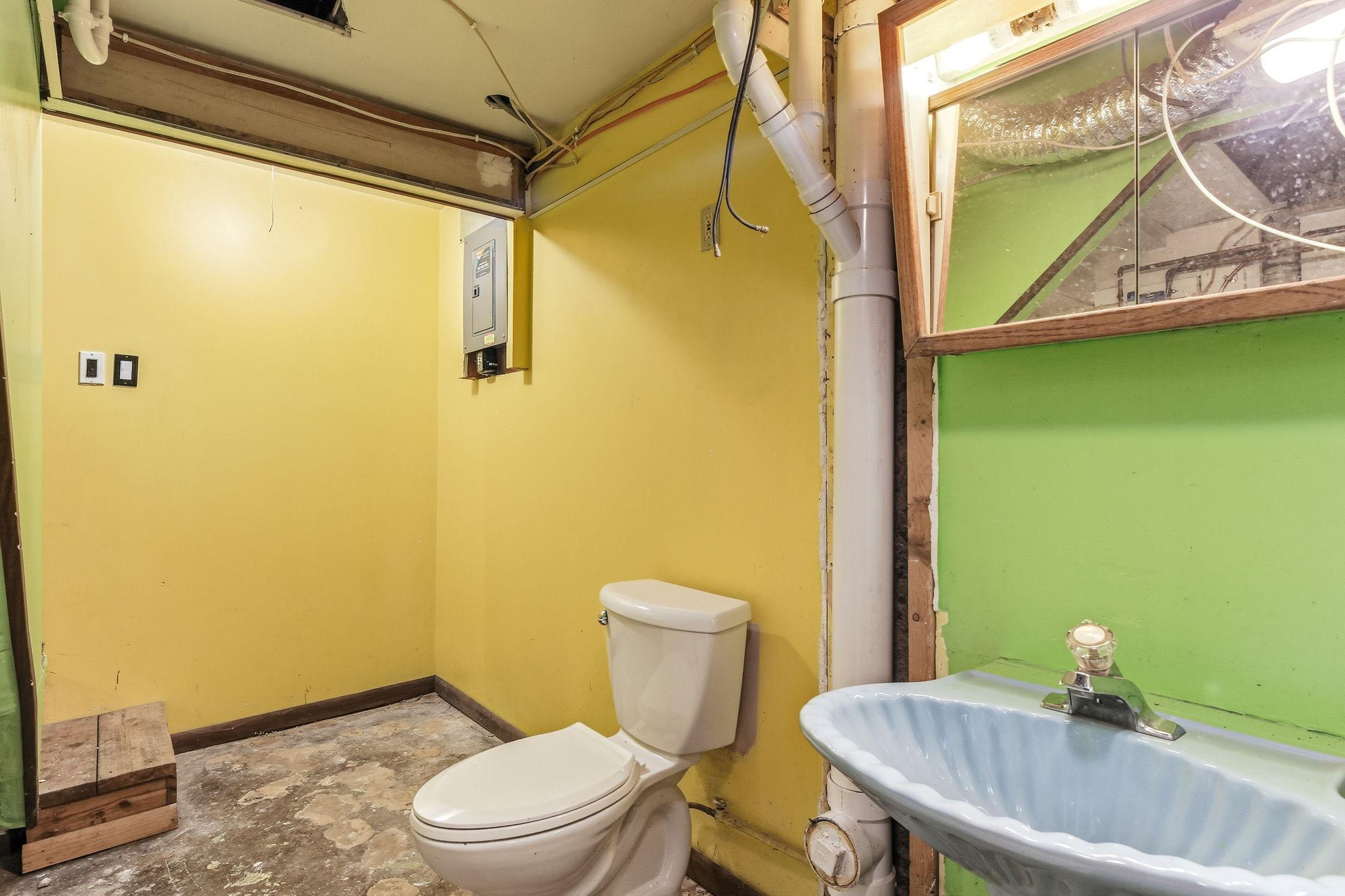 There's a 3/4 bath downstairs!