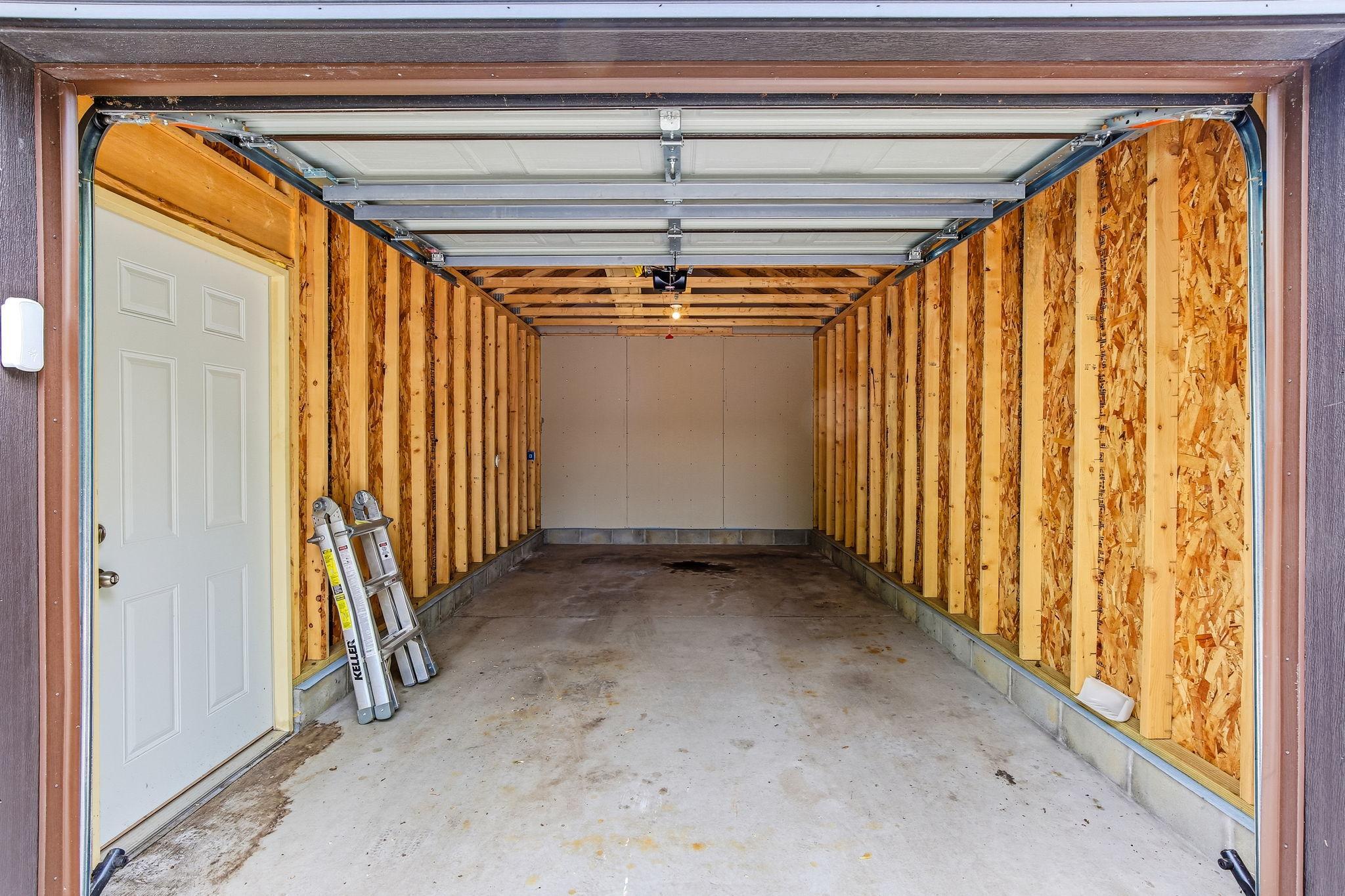 Newer, one stall garage with electric lift!