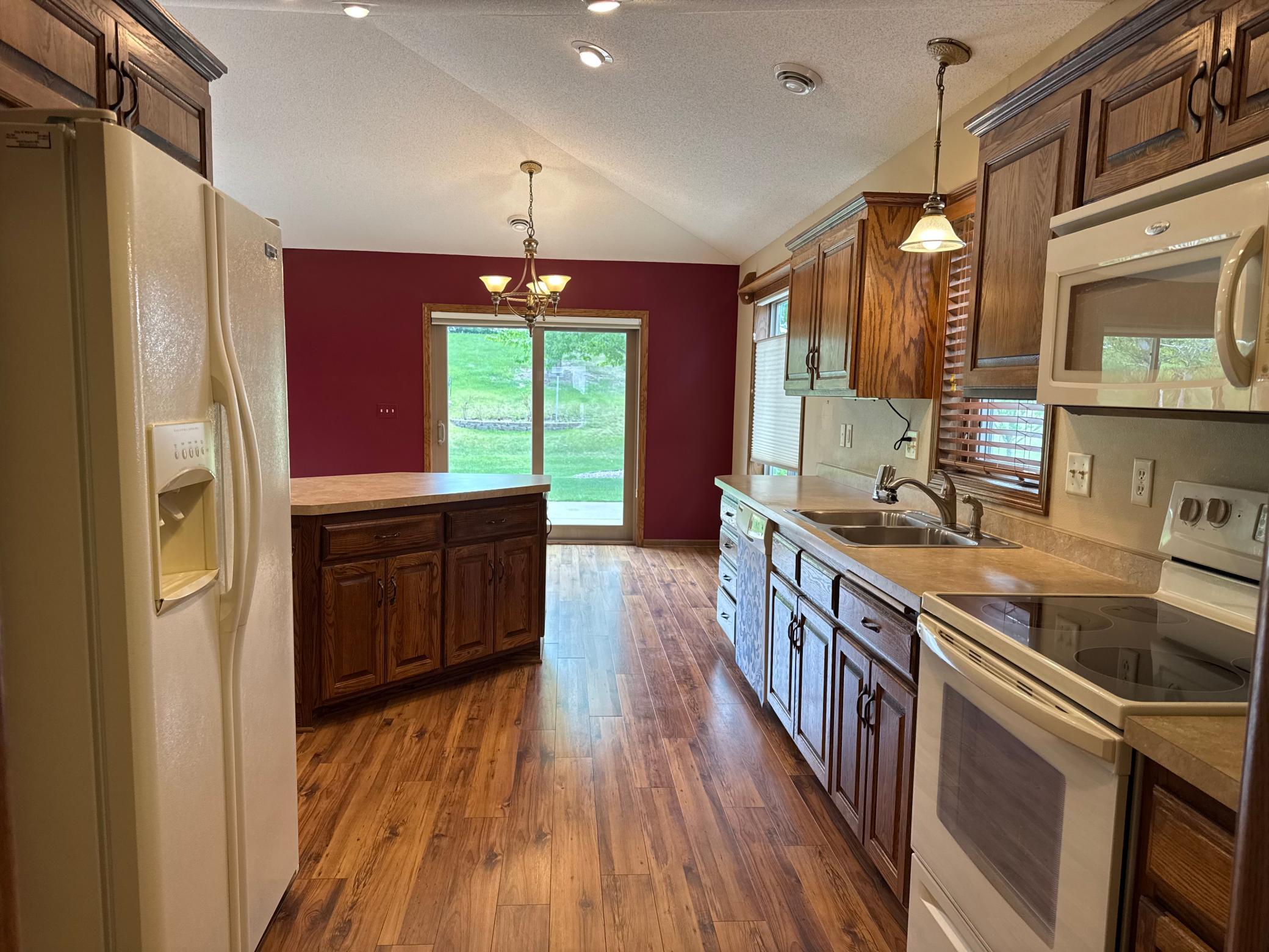 Kitchen 2.jpg