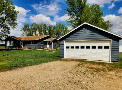 1055 141st Street, Pipestone, MN 56164
