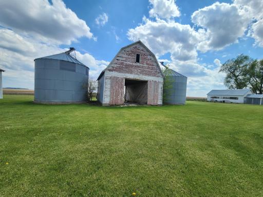 1055 141st Street, Pipestone, MN 56164