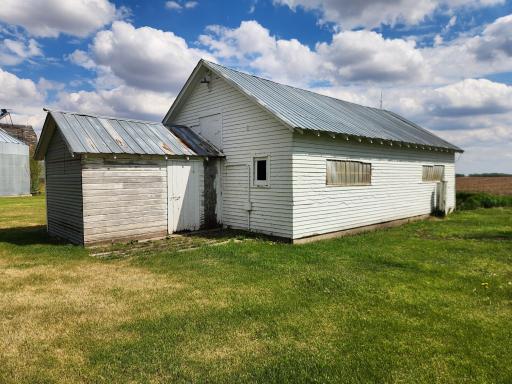 1055 141st Street, Pipestone, MN 56164