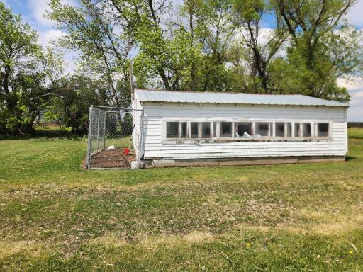 1055 141st Street, Pipestone, MN 56164