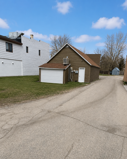 111 WABASHA Avenue NE, Warroad, MN 56763