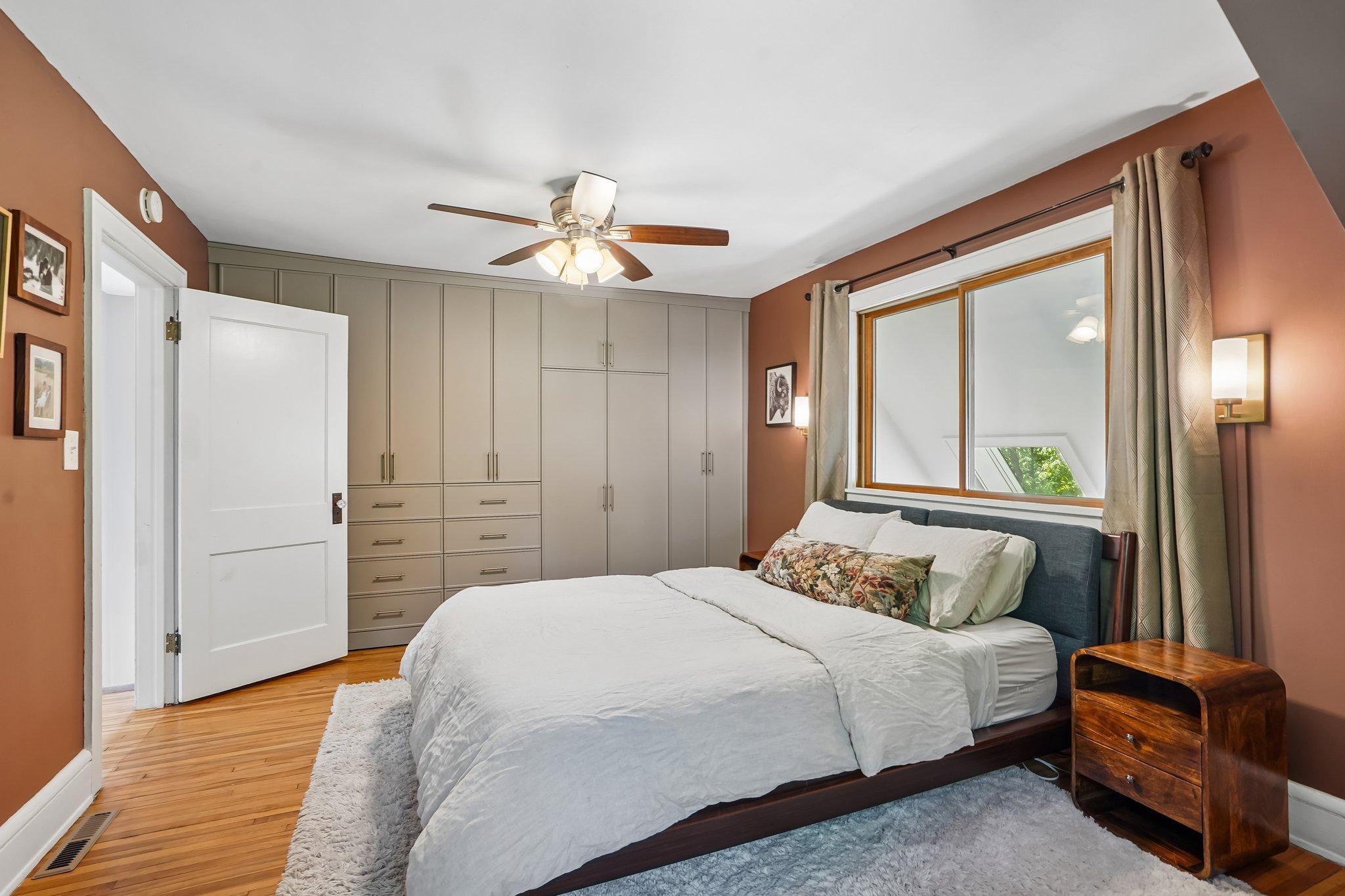 37-web-or-mls-Fillmore St-S2105-037.jpg