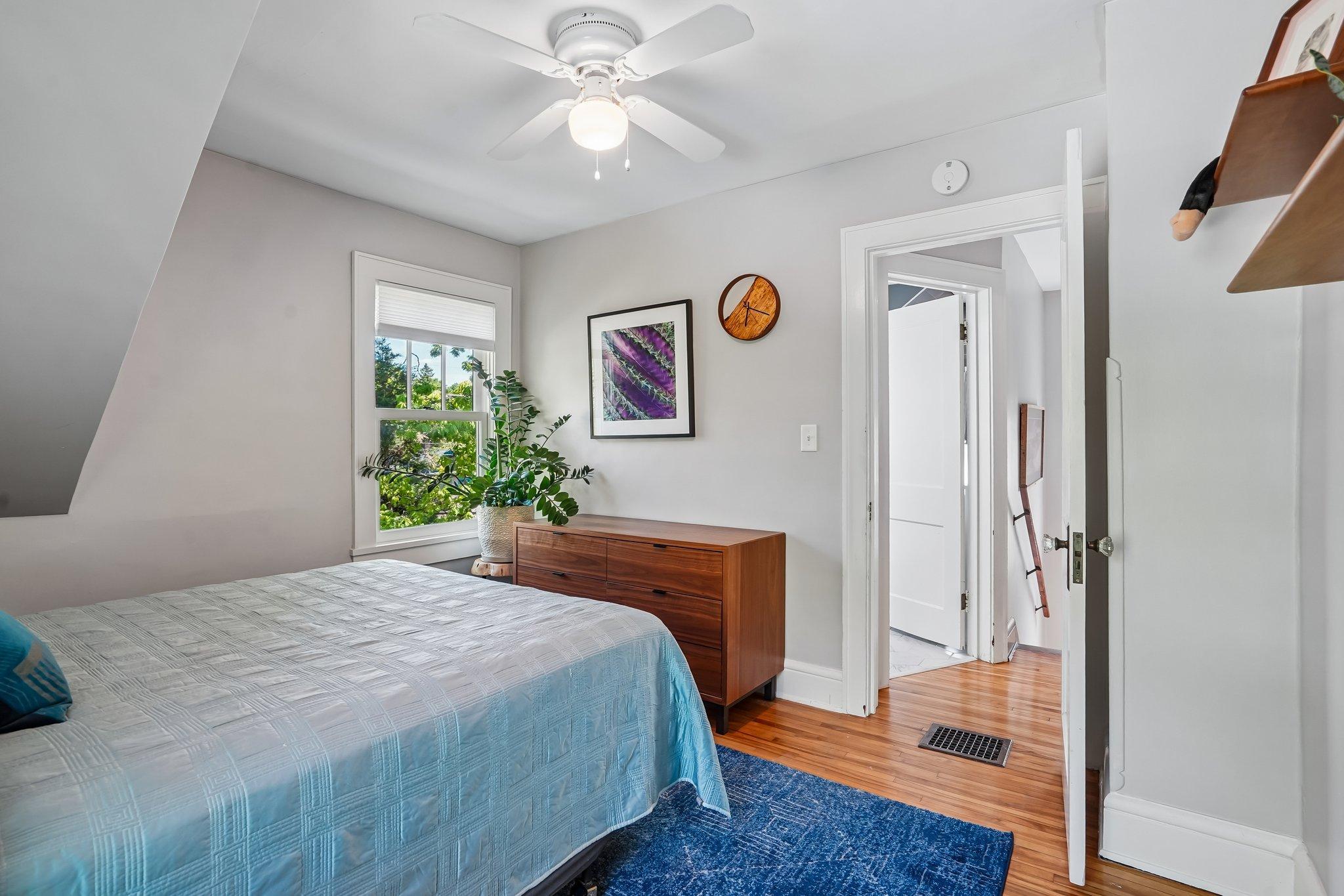 32-web-or-mls-Fillmore St-S2105-032.jpg