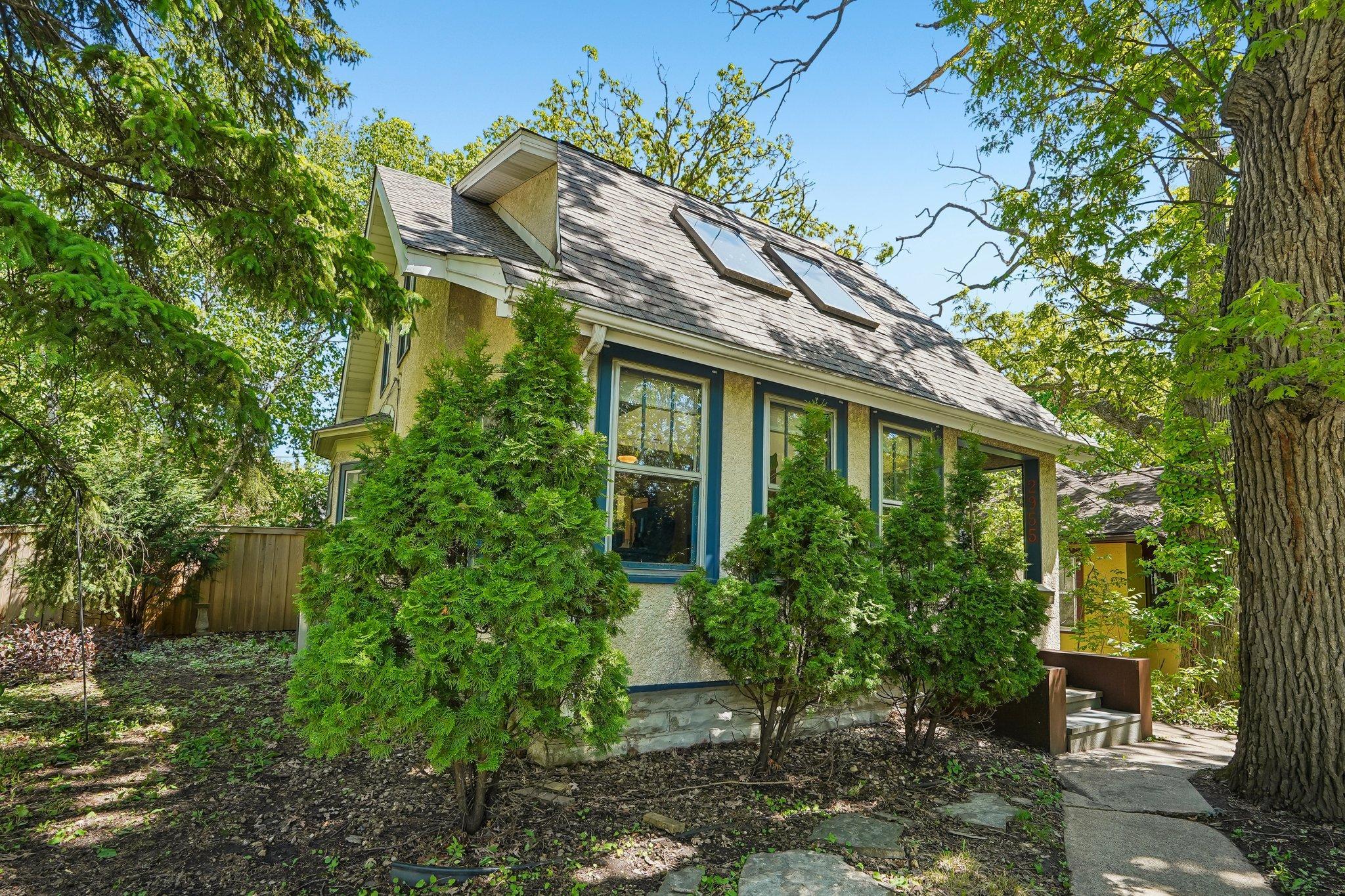 3-web-or-mls-Fillmore St-S2105-003.jpg