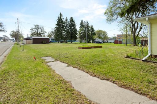 404 Wadge Avenue S, Park River, ND 58270