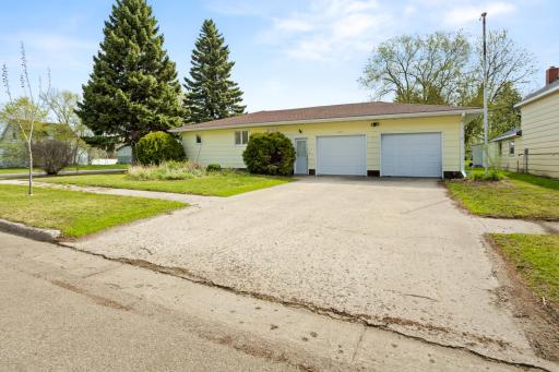 404 Wadge Avenue S, Park River, ND 58270