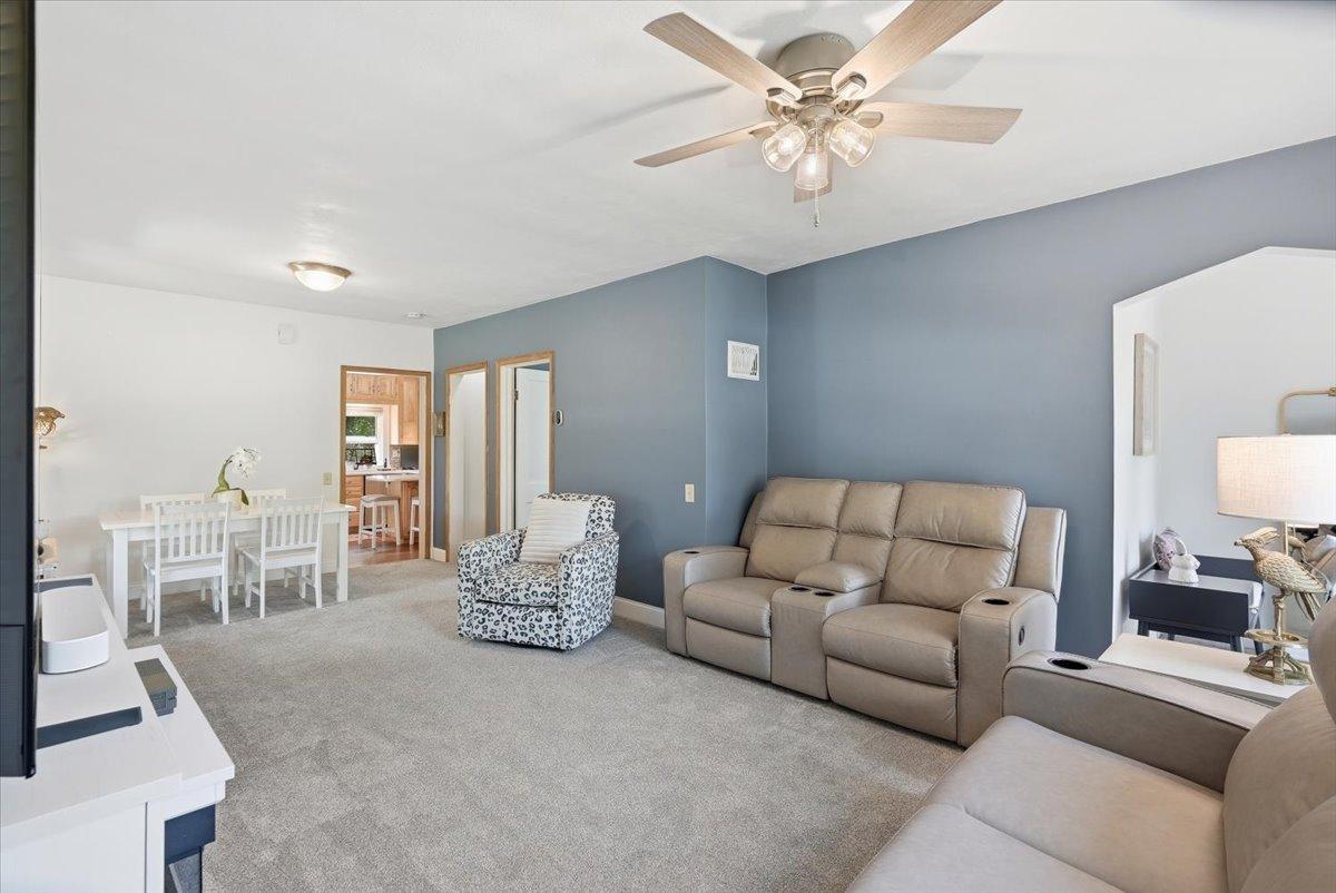06-Living Room.jpg