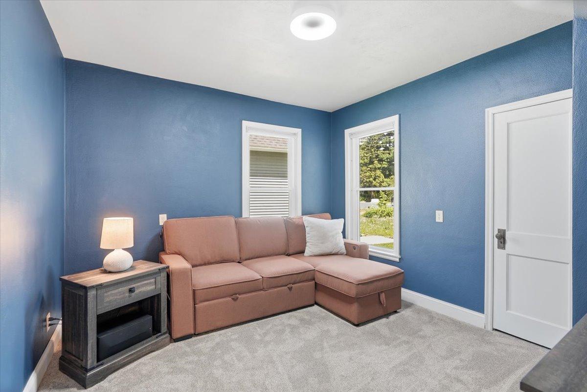16-Sitting Room.jpg