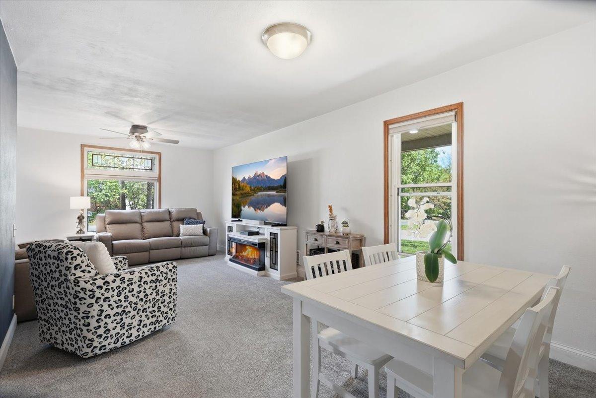 05-Living Room.jpg