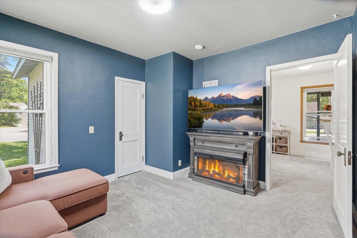 17-Sitting Room.jpg
