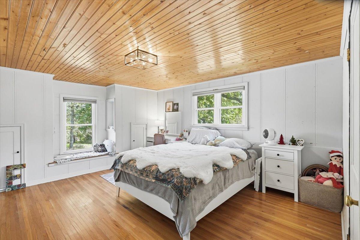11-Primary Bedroom.jpg