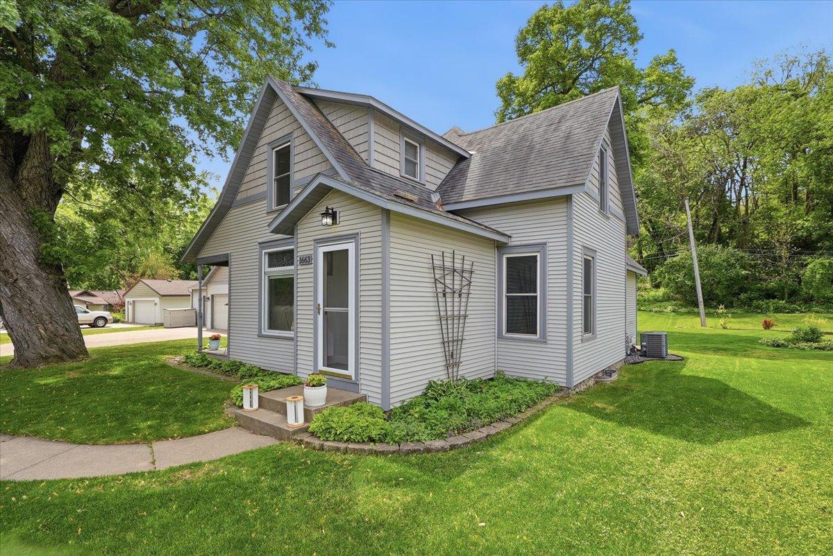 03-Front of Home.jpg