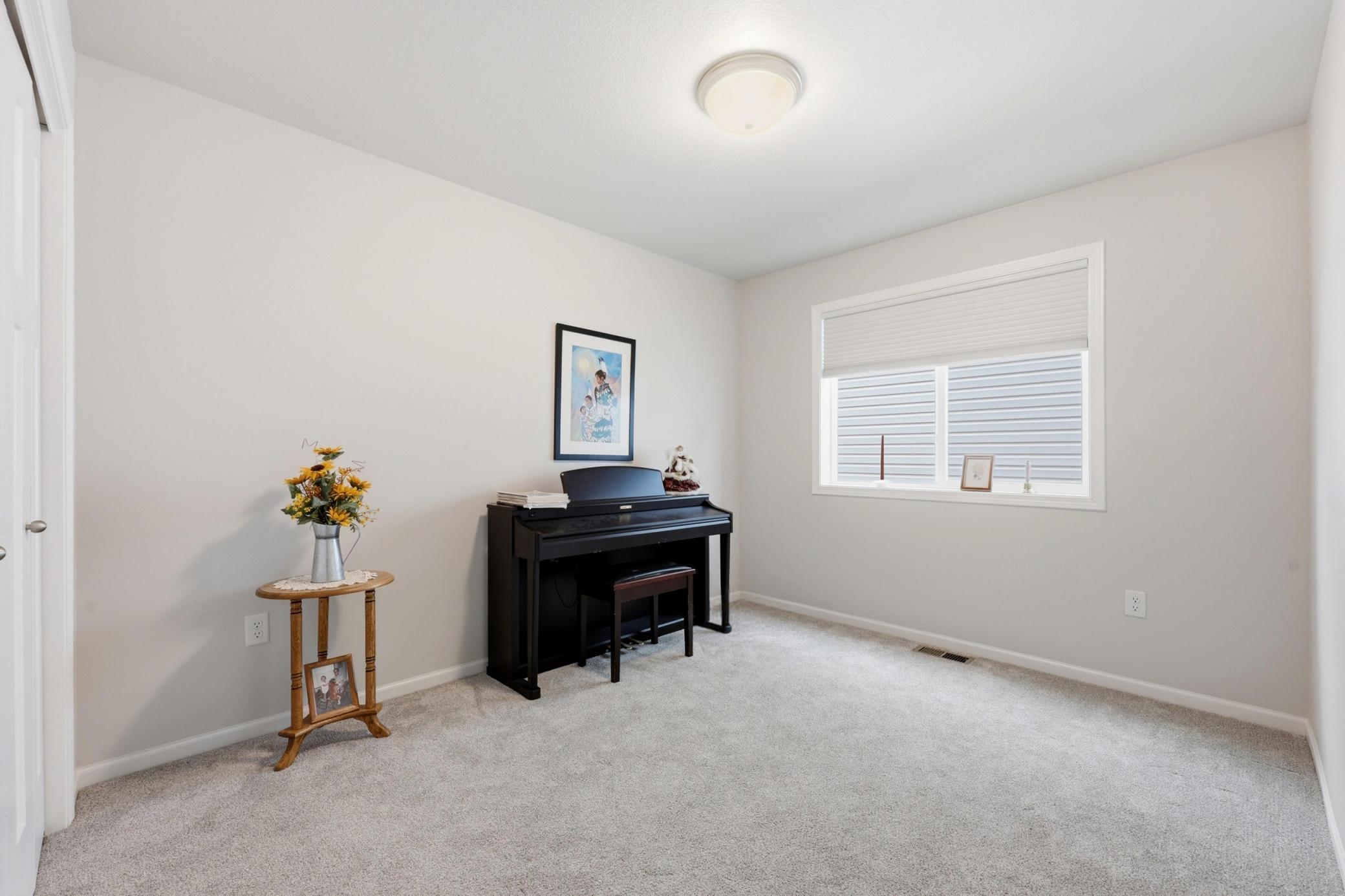 2nd Upper bedroom