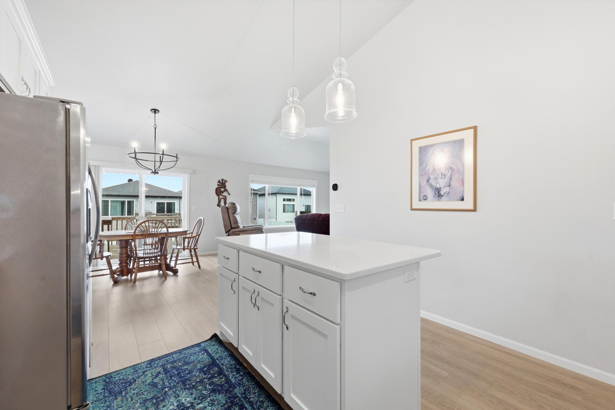 Kitchen & Dining