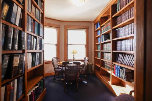 951 Grand Avenue, Saint Paul, MN 55105