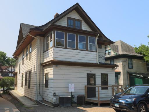 951 Grand Avenue, Saint Paul, MN 55105