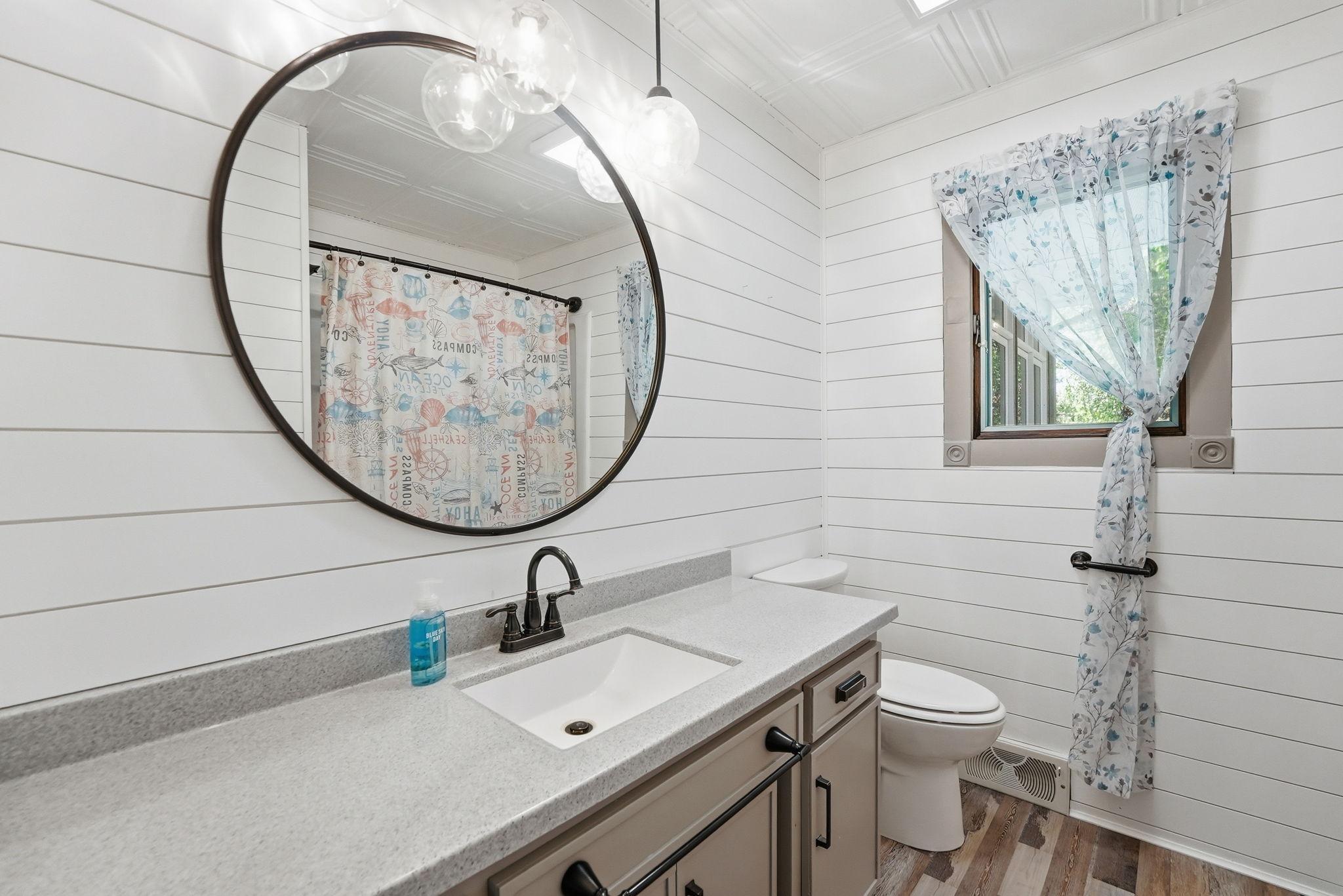Main level bath