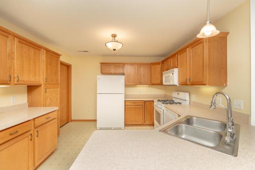 818 Roundhouse Street, Shakopee, MN 55379