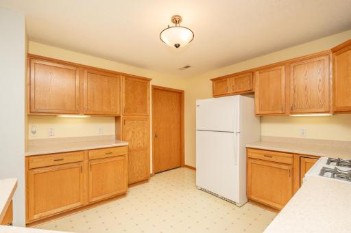 818 Roundhouse Street, Shakopee, MN 55379