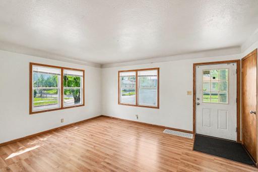 1175 Cook Avenue E, Saint Paul, MN 55106