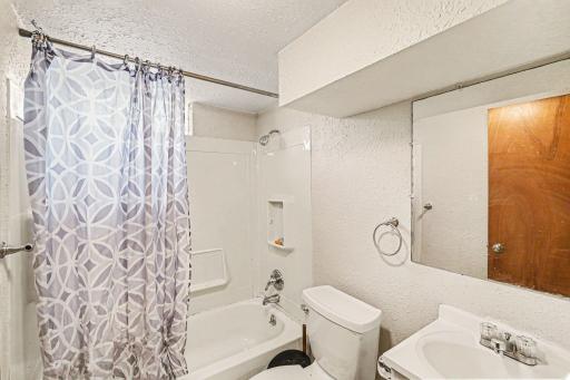 1175 Cook Avenue E, Saint Paul, MN 55106