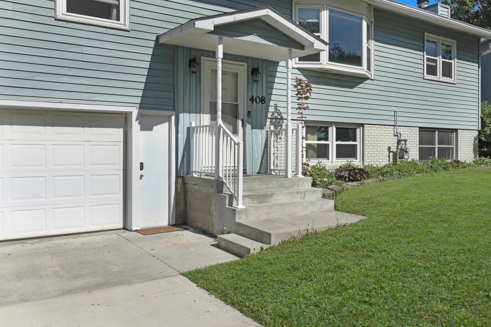 frontyard1.jpg