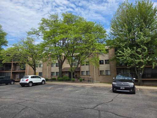 Condo in terrific location near Outlet Mall, Jensen's, Cedarvale Bowling & many other restaurants