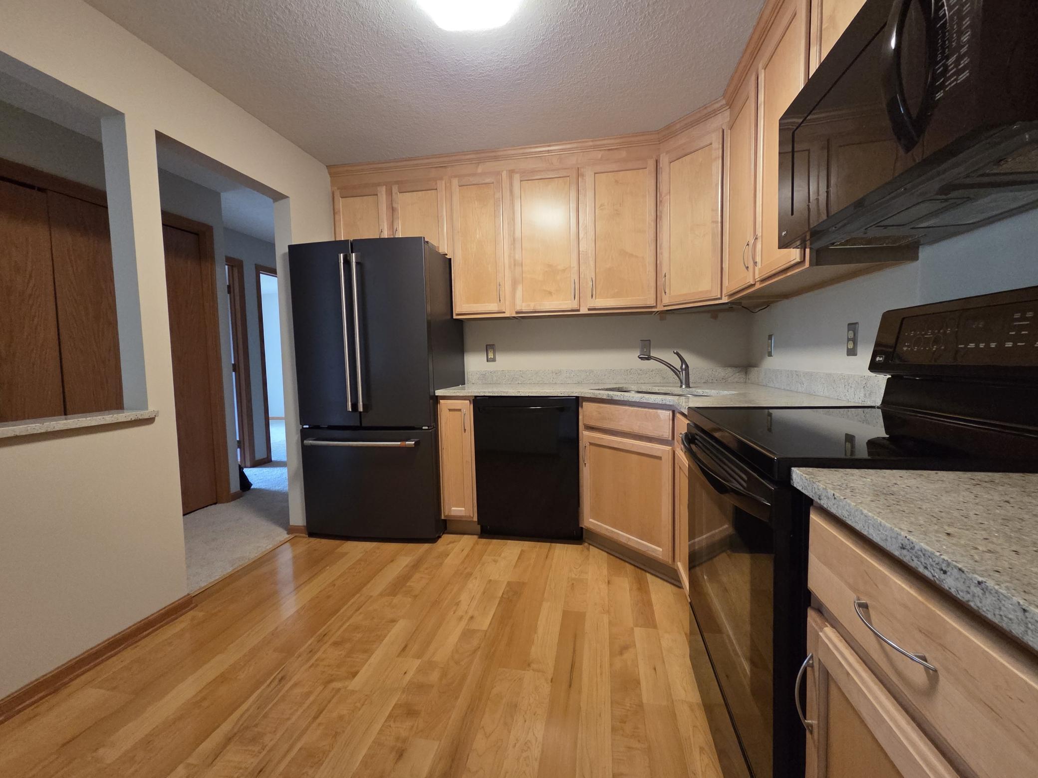 Eat-in Kitchen3.jpg