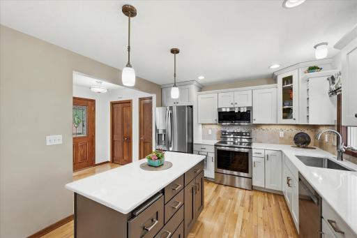 974 Kohlman Lane, Maplewood, MN 55109