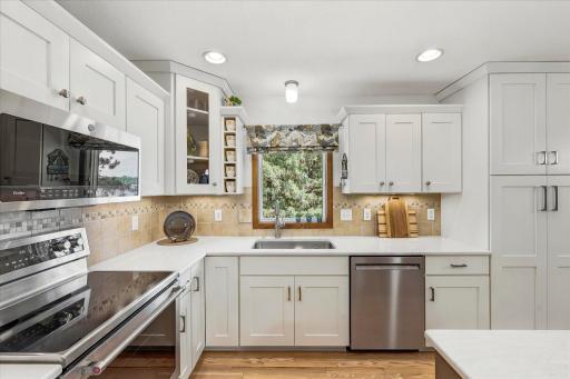 974 Kohlman Lane, Maplewood, MN 55109
