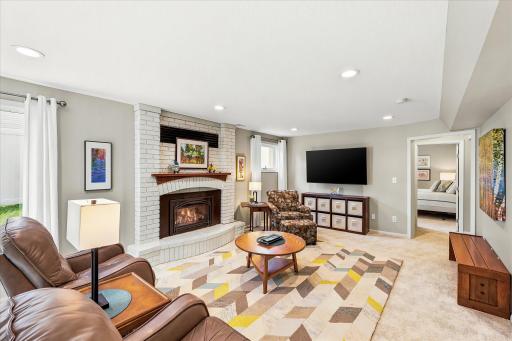 974 Kohlman Lane, Maplewood, MN 55109