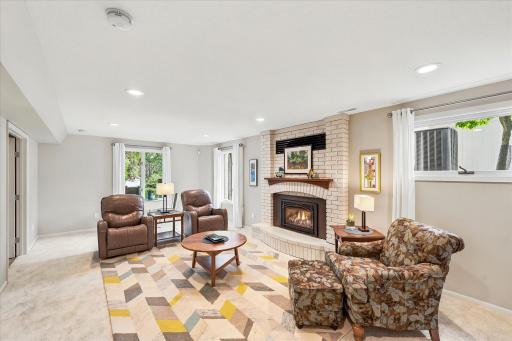 974 Kohlman Lane, Maplewood, MN 55109