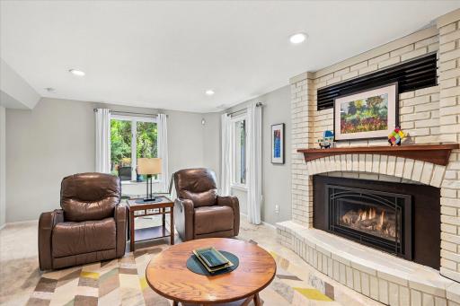 974 Kohlman Lane, Maplewood, MN 55109