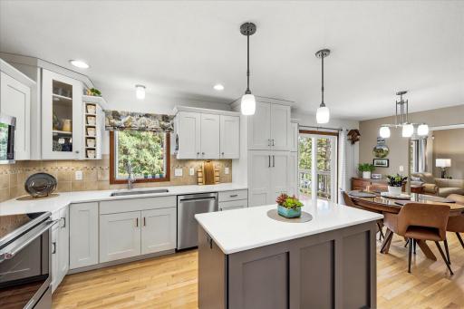 974 Kohlman Lane, Maplewood, MN 55109