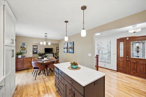974 Kohlman Lane, Maplewood, MN 55109