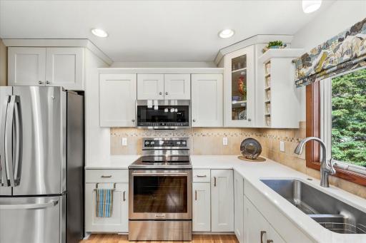 974 Kohlman Lane, Maplewood, MN 55109