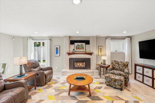 974 Kohlman Lane, Maplewood, MN 55109