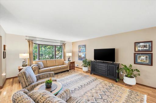 974 Kohlman Lane, Maplewood, MN 55109
