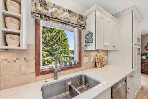 974 Kohlman Lane, Maplewood, MN 55109