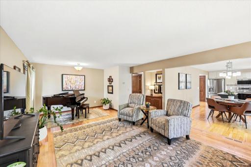 974 Kohlman Lane, Maplewood, MN 55109