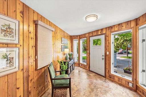 974 Kohlman Lane, Maplewood, MN 55109