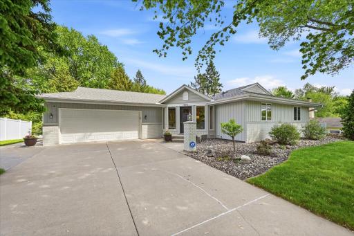 974 Kohlman Lane, Maplewood, MN 55109