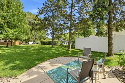 974 Kohlman Lane, Maplewood, MN 55109