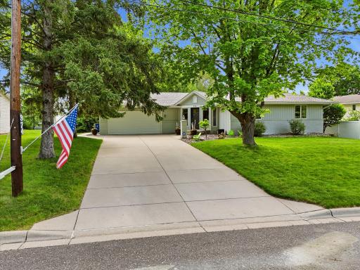 974 Kohlman Lane, Maplewood, MN 55109