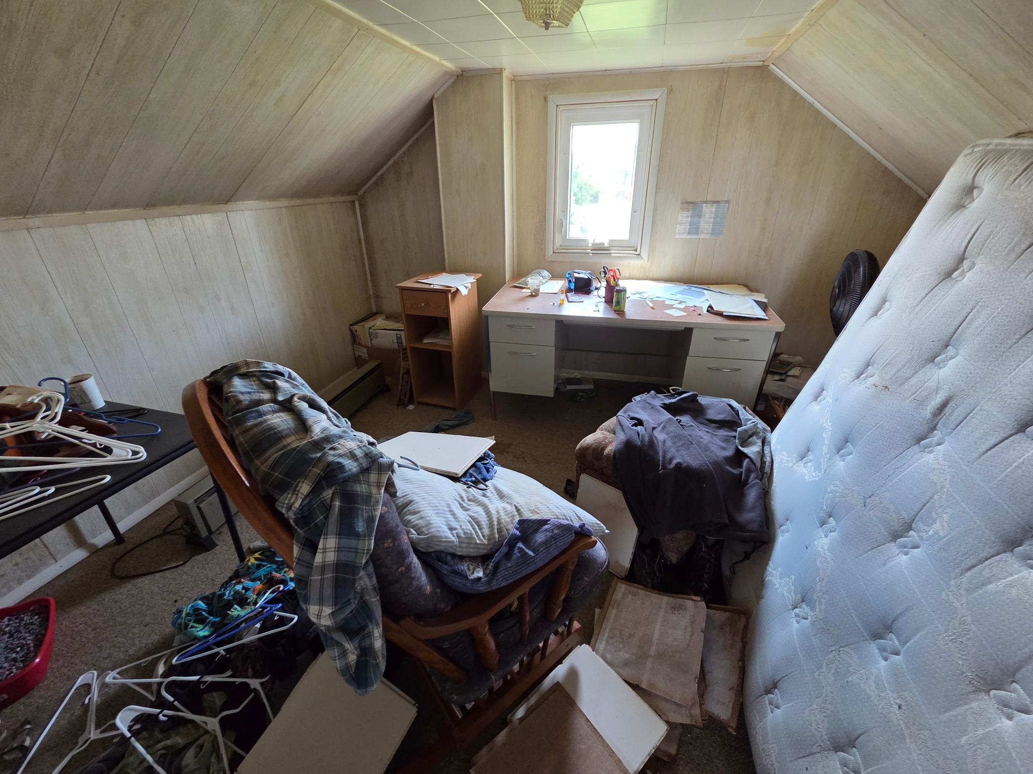 Bedroom (Upstairs)