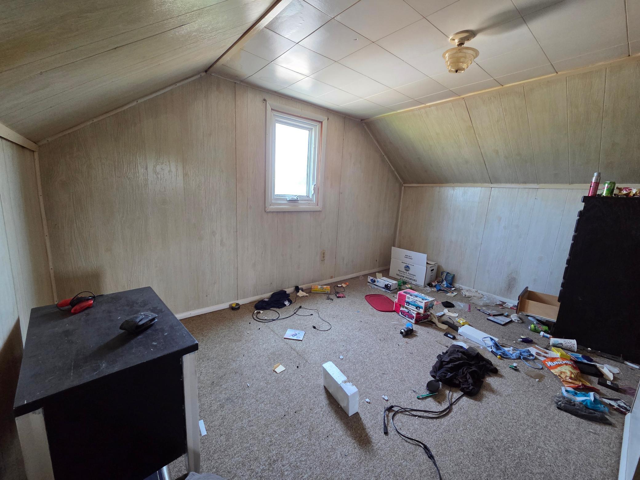 Bedroom (Upstairs)