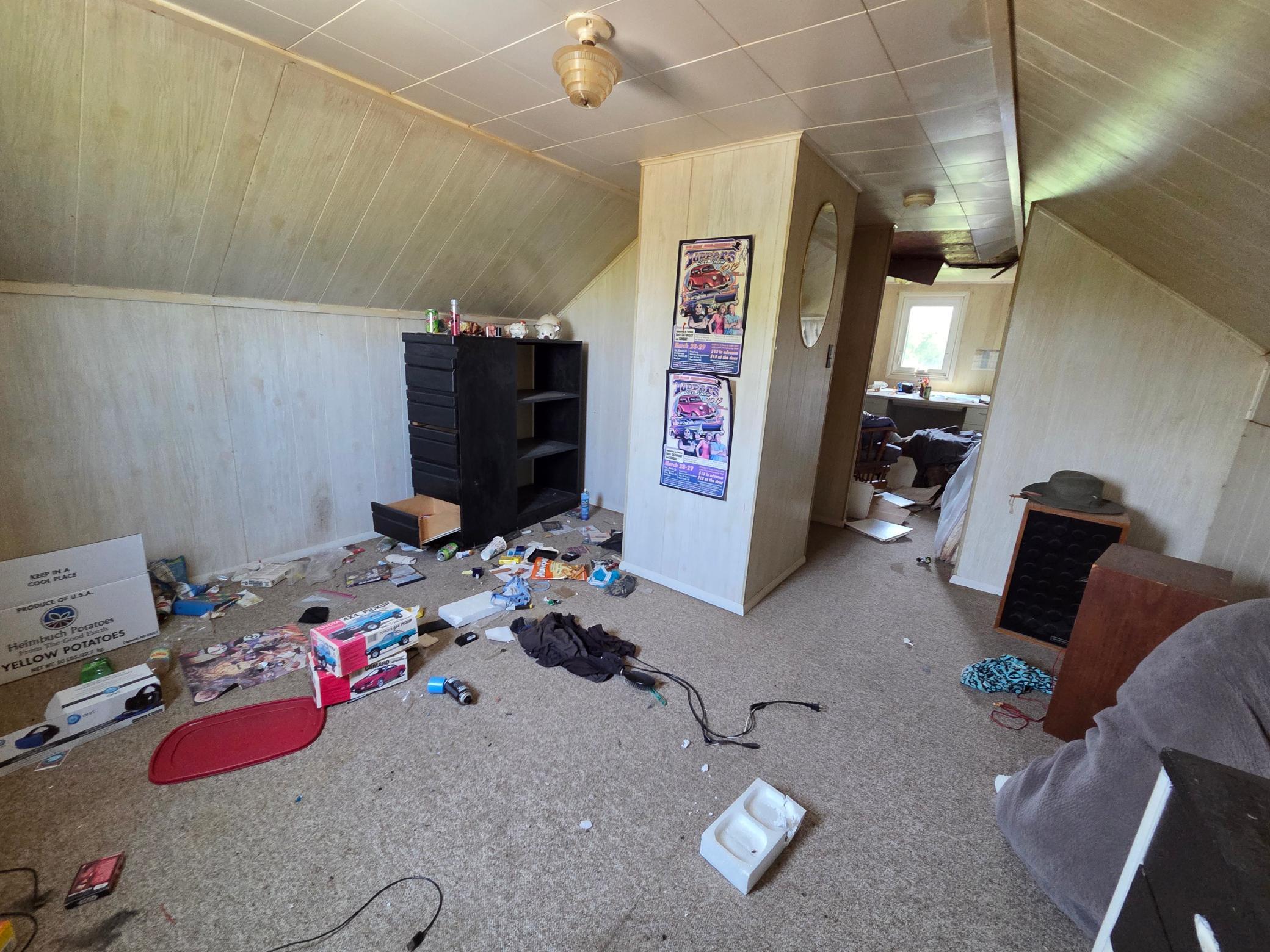 Bedroom (Upstairs)